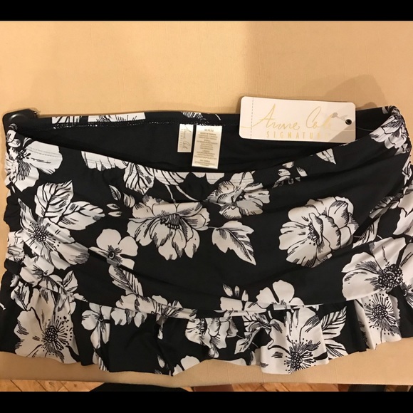 SOLD ON MERCARI! Anne Cole black white floral - Picture 6 of 8